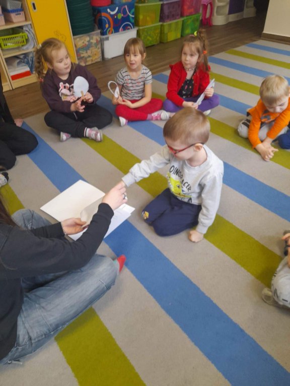 Przeprowadzenie akcji samopomocy na rzecz przedszkolaków  z przedszkola Sióstr Miłosierdzia Świętego Wincentego A. Paulo z Domu Dziecka w Kartuzach