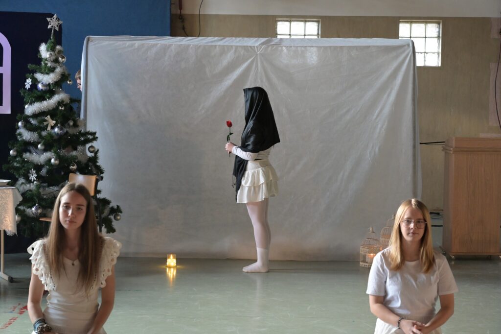 uczennice ze szkolnego kola tanecznego