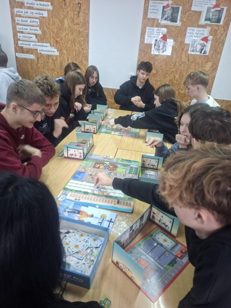 Szkolenie na temat prowadzenia działalności gospodarczej przy wykorzystaniu gry edukacyjnej: "Przedsiębiorczość na planszy - gra na start"