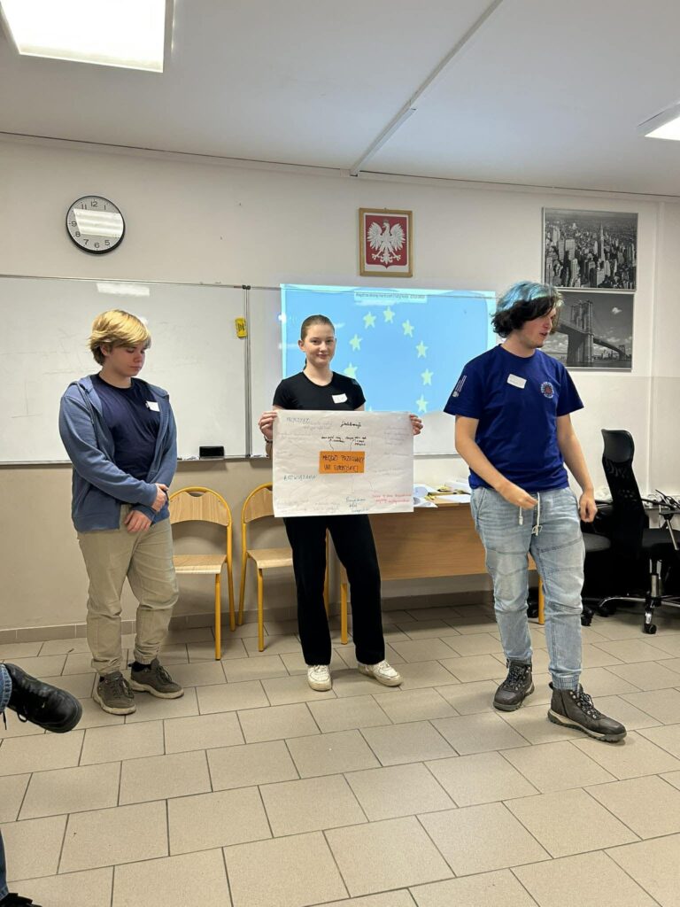 Uczestnicy warsztatów dla Młodszych Ambasadorów w dniu 3.12.2025r. w Gdyni