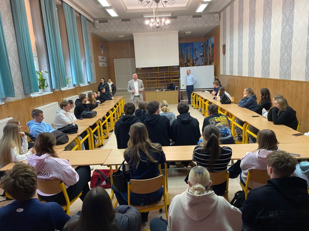 Szkolenie z przedstawicielami banku PKO B.P. na temat sposobów inwestowania zgromadzonego kapitału.