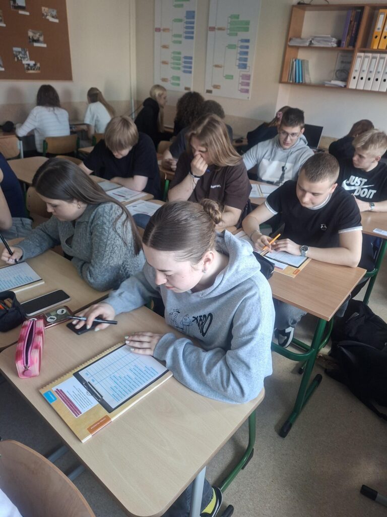Uczestnicy warsztatów z projektu "Żyj finansowo"