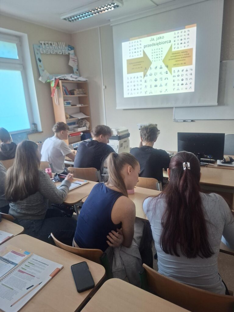 Uczestnicy warsztatów z projektu "Żyj finansowo"