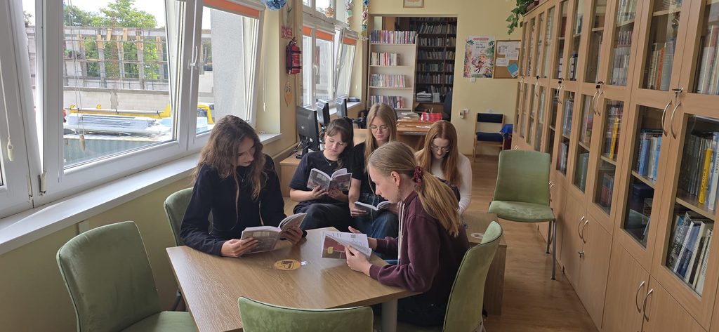 Narodowe czytanie- biblioteka szkolna.