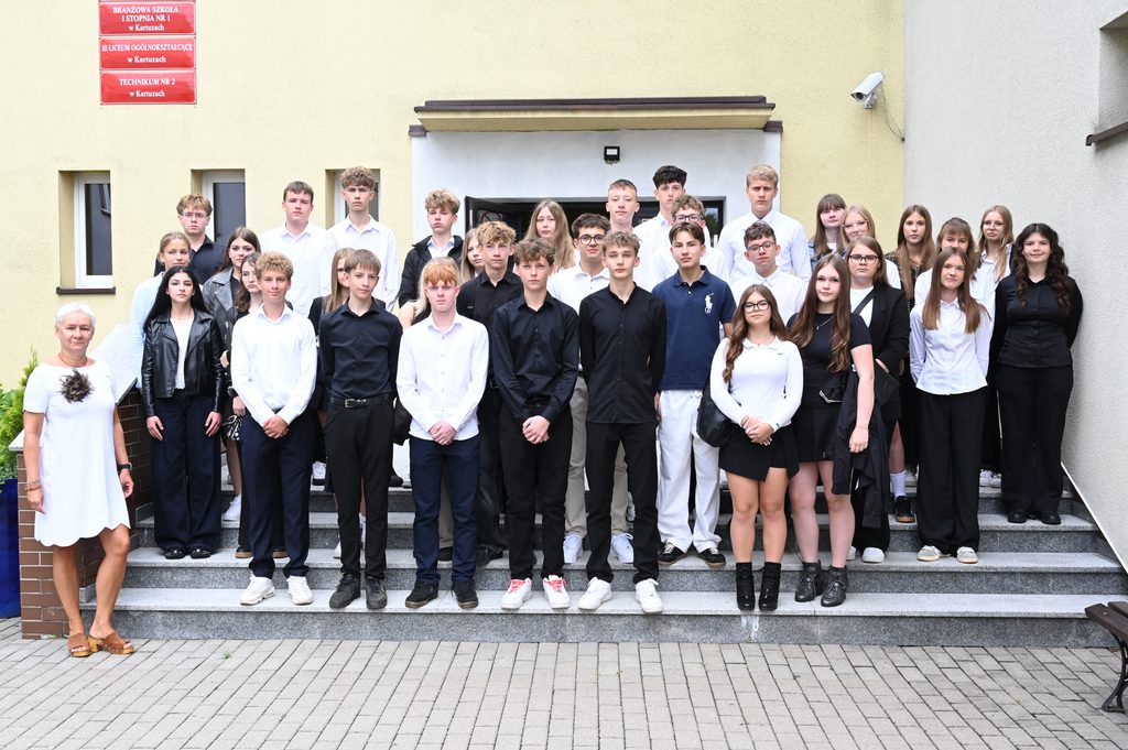 klasa pierwsza - zdjęcie grupowe