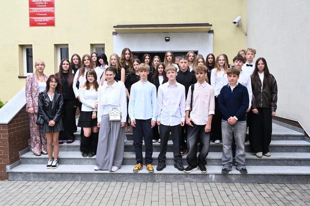 klasa pierwsza - zdjęcie grupowe