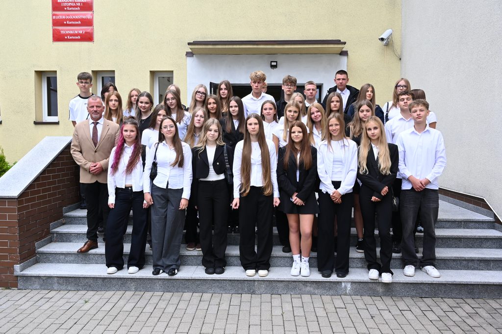 klasa pierwsza - zdjęcie grupowe