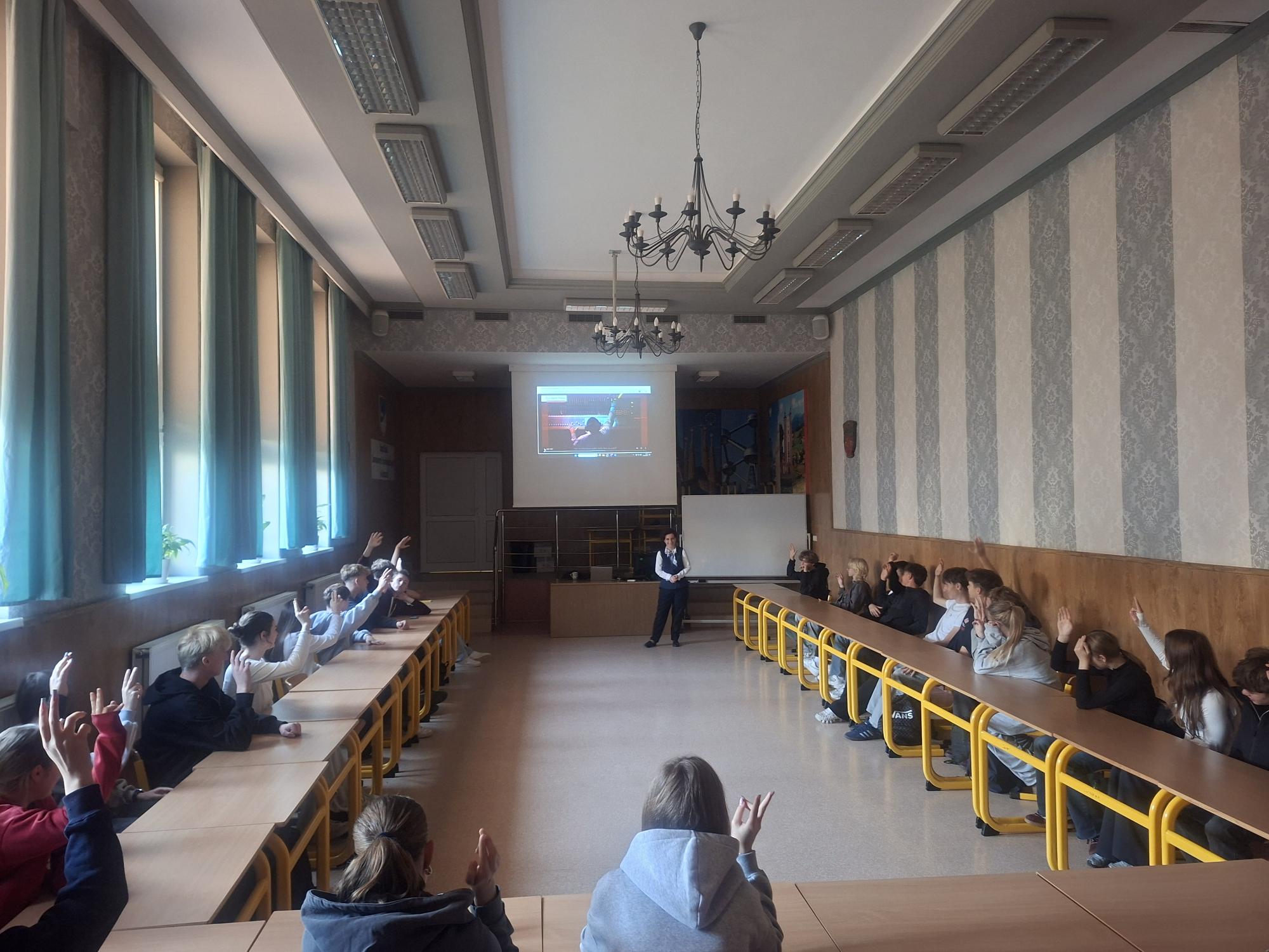 Uczniowie ZSZiO na warsztatach z pracownikiem banku PKO S.A.